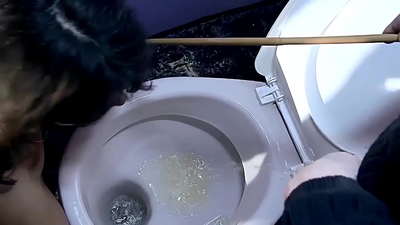 Принудени да цицаат