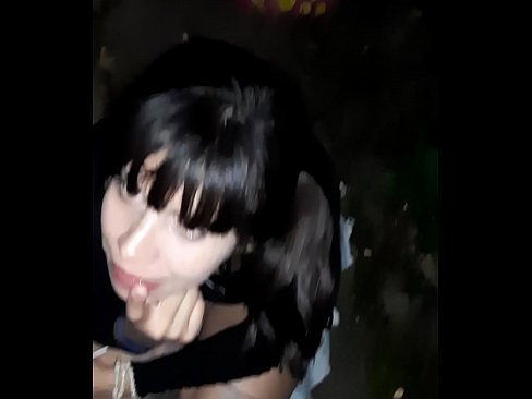 ❤️ На улица отечен пенис во замена за бонбони Ебате на mk.porngipfy.ru ☑